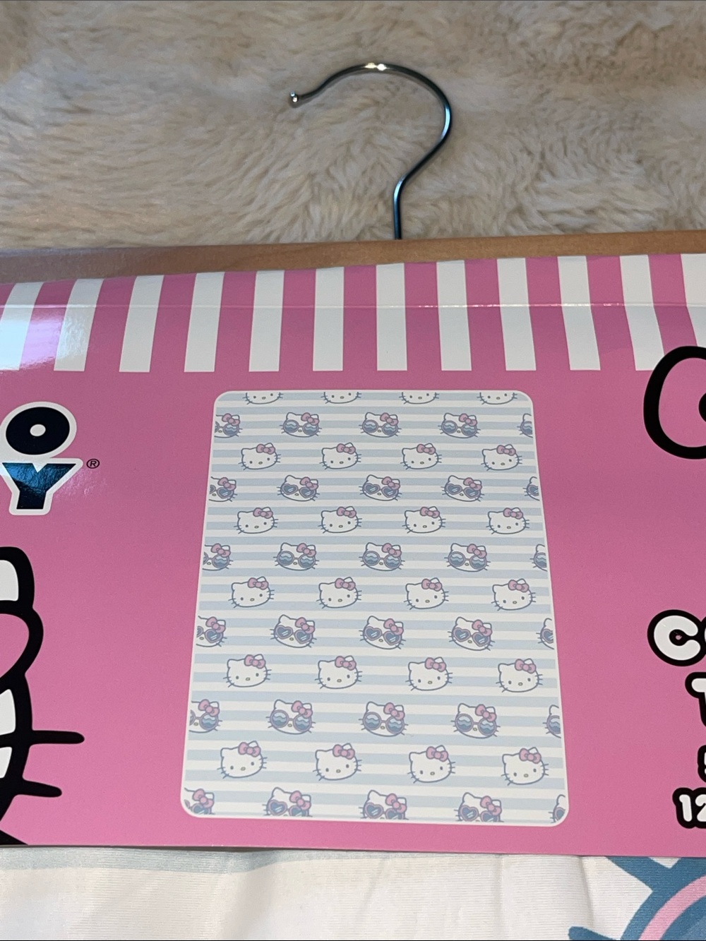 ❤️NEW!!!❤️Beautiful!Hello Kitty Cooling Throw Blanket 50”x70”.$49 or ask bundle. - Picture 3 of 8